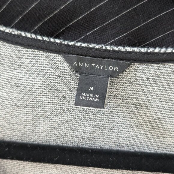 ANN TAYLOR Grey V-Neck Flared Hem Sweater Women's Size M - Picture 2 of 4